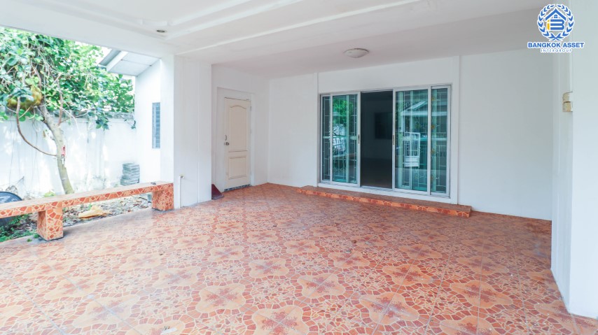 *****ทาวน์เฮ้าส์มือสองย่านปทุมธานี ม.พฤกษาวิลล์16 รังสิต-องครักษ์ #หลังมุม เนื้อที่กว้างขวางถึงเกือบ 30 ตร.ว. ฟังก์ชัน 3 ห้องนอน 2 ห้องน้ำ 2 ที่จอดรถ ต่อเติมพื้นที่หลังคา ห้องครัว และห้องอเนกประสงค์แล้ว ใกล้ฟิวเจอร์พาร์ค รังสิต และทางด่วน "ดอนเมือง-โทลล์เวย์"...